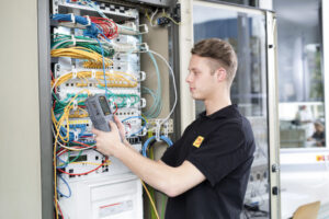 Informations&shy;elektroniker (m/w/d)
